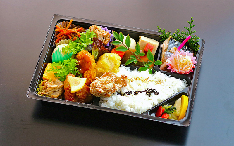 お弁当1,667円（1,800円税込）