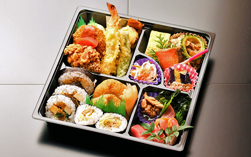 お弁当3,200円（3,456円税込）
