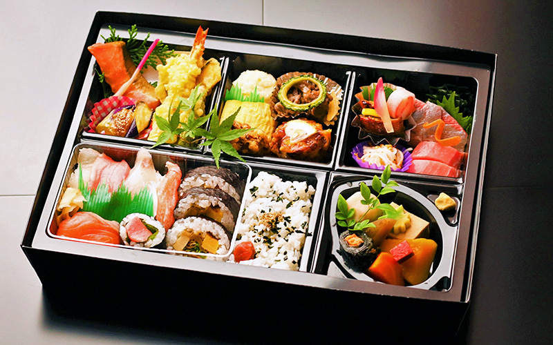 お弁当5,800円（6,264円税込）